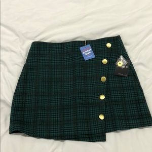 Green plaid skirt with gold buttons. NWT